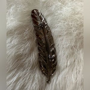 Feather pin
